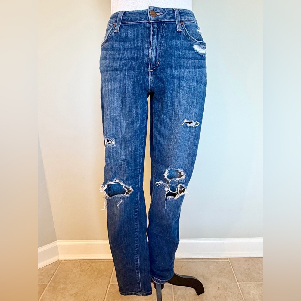 Joe’s Jeans Distressed Straight Leg Jeans | Medium Wash | Size 28